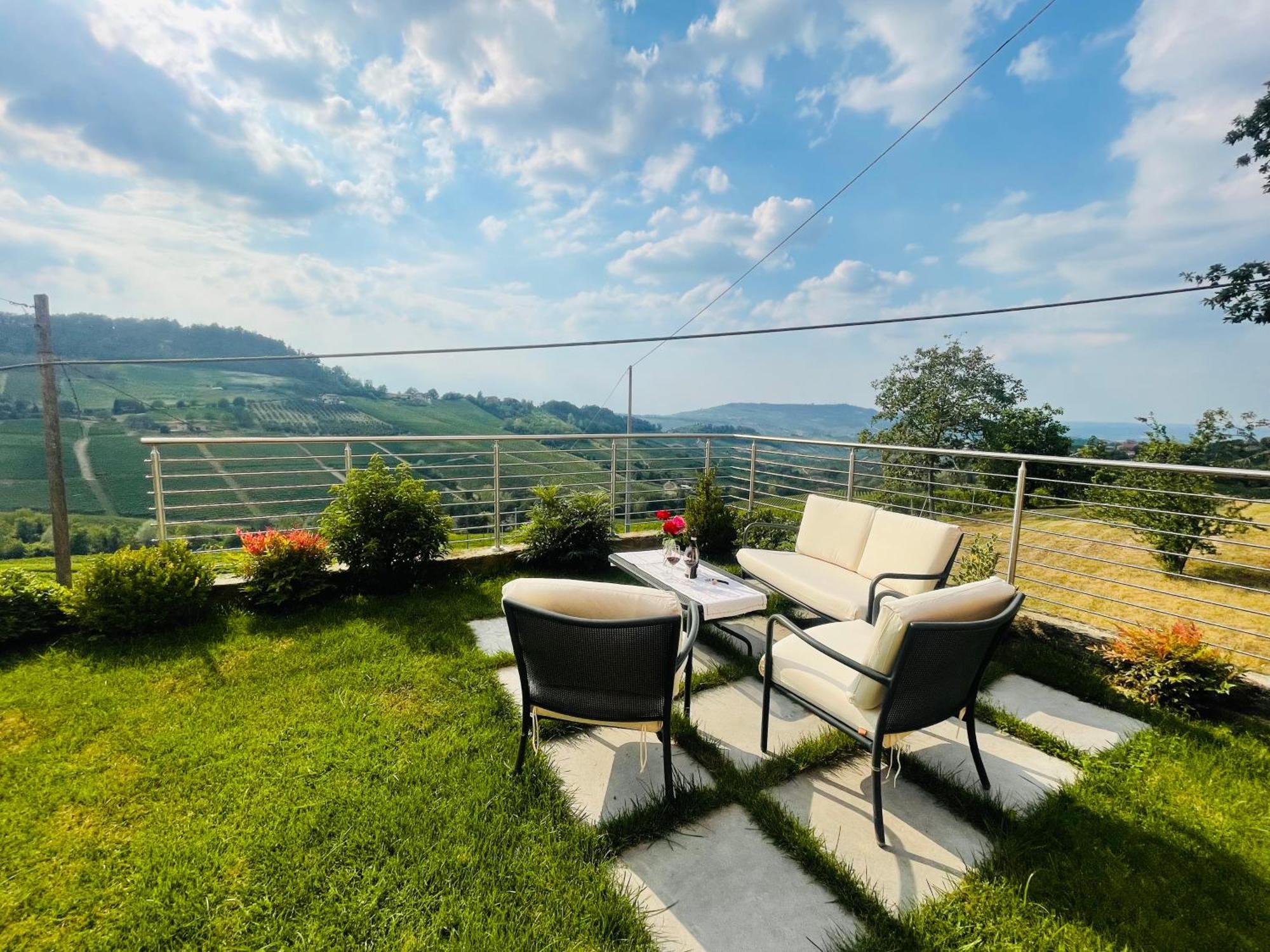 Apartamento Casa Rafanelli Monforte dʼAlba Exterior foto
